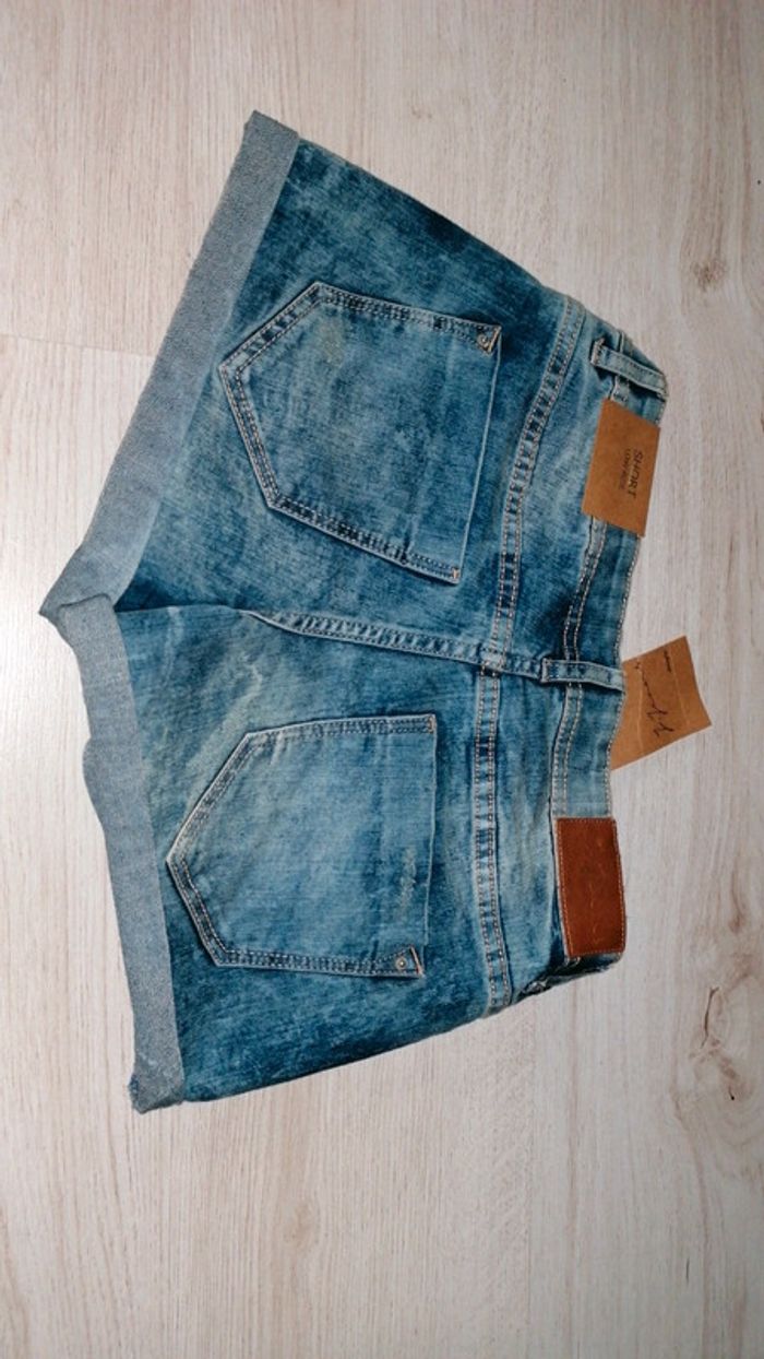 Short neuf 34 - photo numéro 2