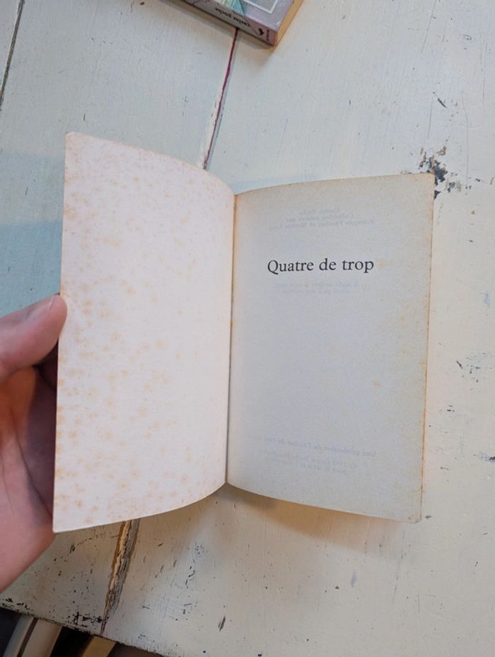 Lot de deux livres de poche : Quatre de trop et Jessie la Parfaite - photo numéro 8