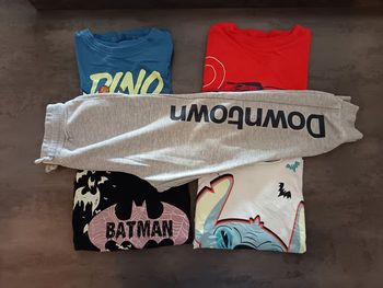 Lot 5 pièces :  4 tee-shirt garçon 5-6ans manche longue et 1 bas de  jogging