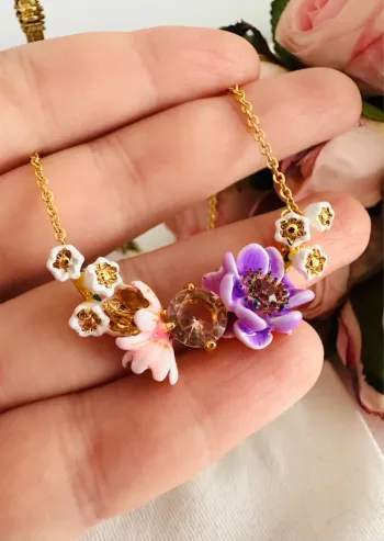 Collier Bill Skinner – Fleurs émaillées & cristaux colorés