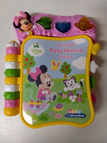 Le livre de minnie au parc