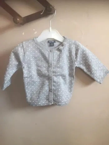 Gilet gris pois blancs Kiabi 3M