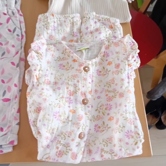 Lot vêtements fille 12 mois - photo numéro 2