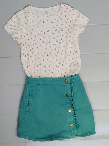 Lot tee shirt et jupe tape à l'oeil 8 ans