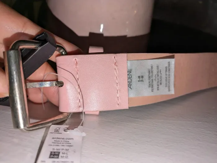 Ceinture rose avec décorations métal argentées, style rock chic tendance - photo numéro 6