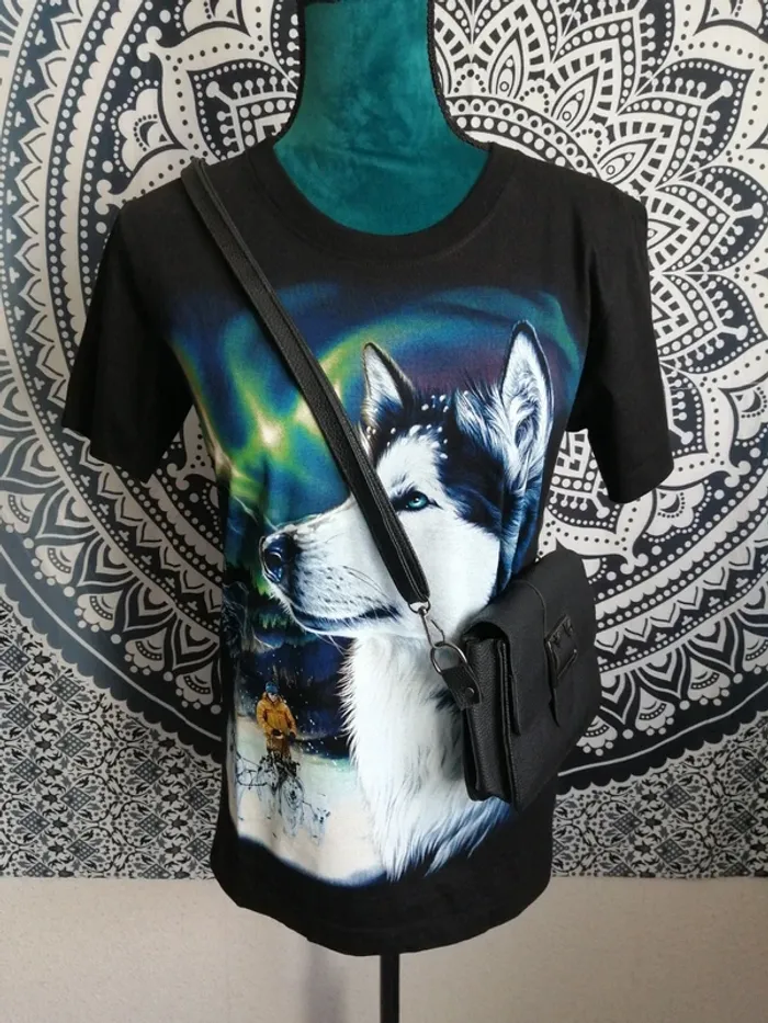 Tee-shirt noir mixte imprimé loup aurores boréales devant et dos / rock eagle / (34-36)