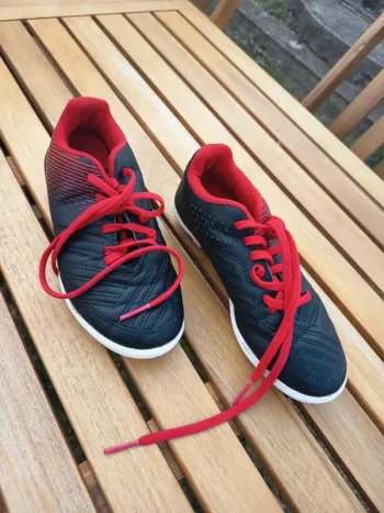Paire de crampons à lacet de foot kipsta pointure 29