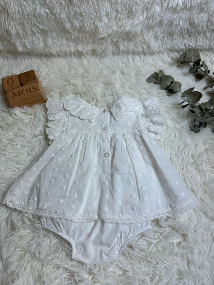 Robe plumetis blanche Louise Misha taille 3 mois - photo numéro 7
