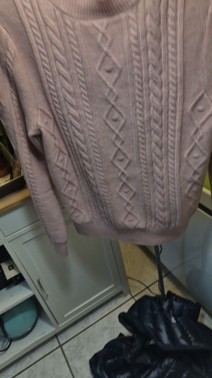 Pull rose cache cache - photo numéro 3