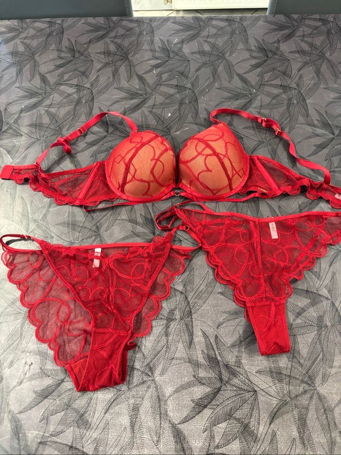 Ensemble rouge gorge neuf 100B/42 - photo numéro 4