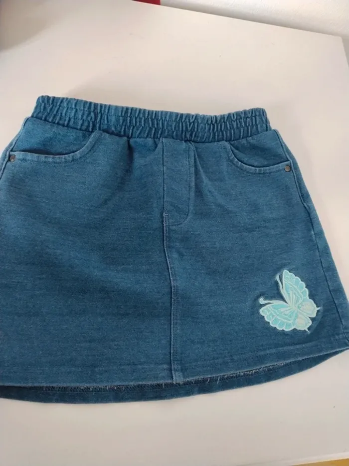 Très belle jupe en jean élastique