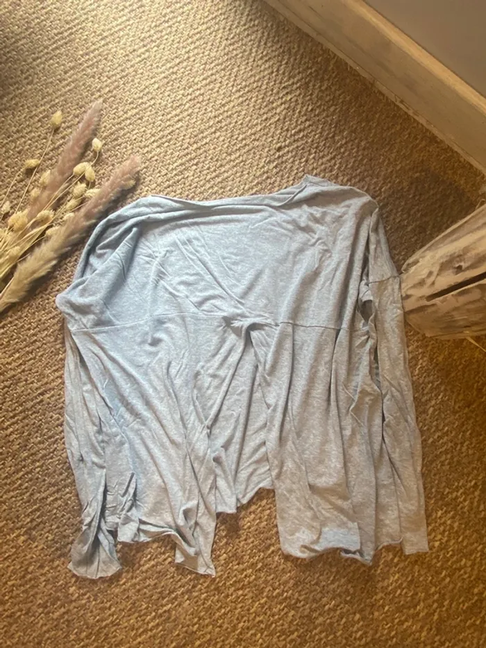T-shirt ouvert dans le dos - photo numéro 2