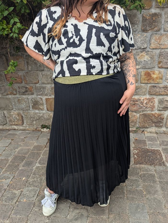 Jupe longue plissée Vienne noir
TU curvy - photo numéro 3