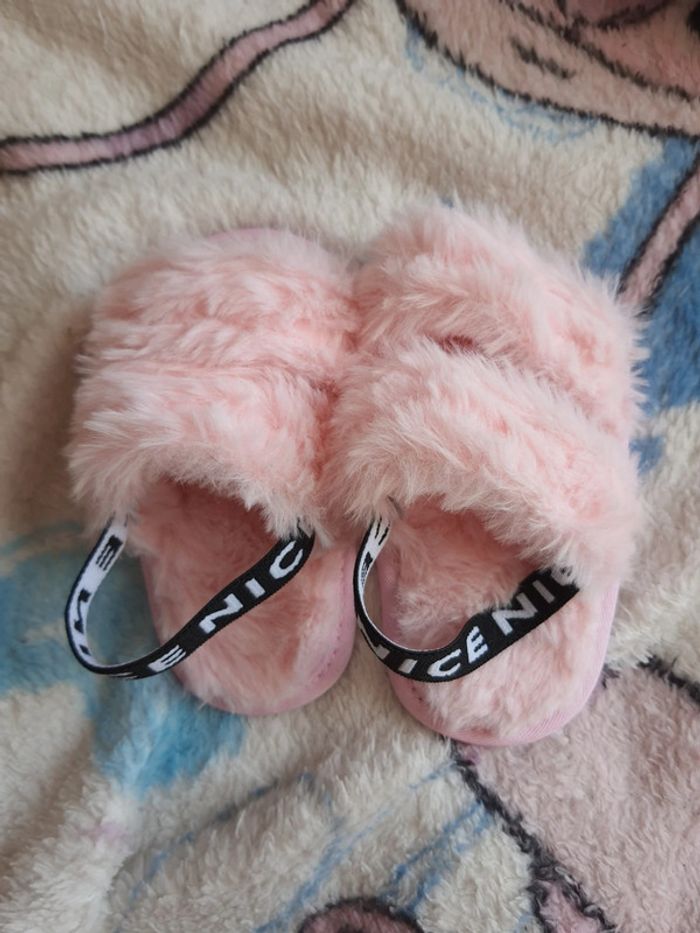 Claquette bébé fluffy