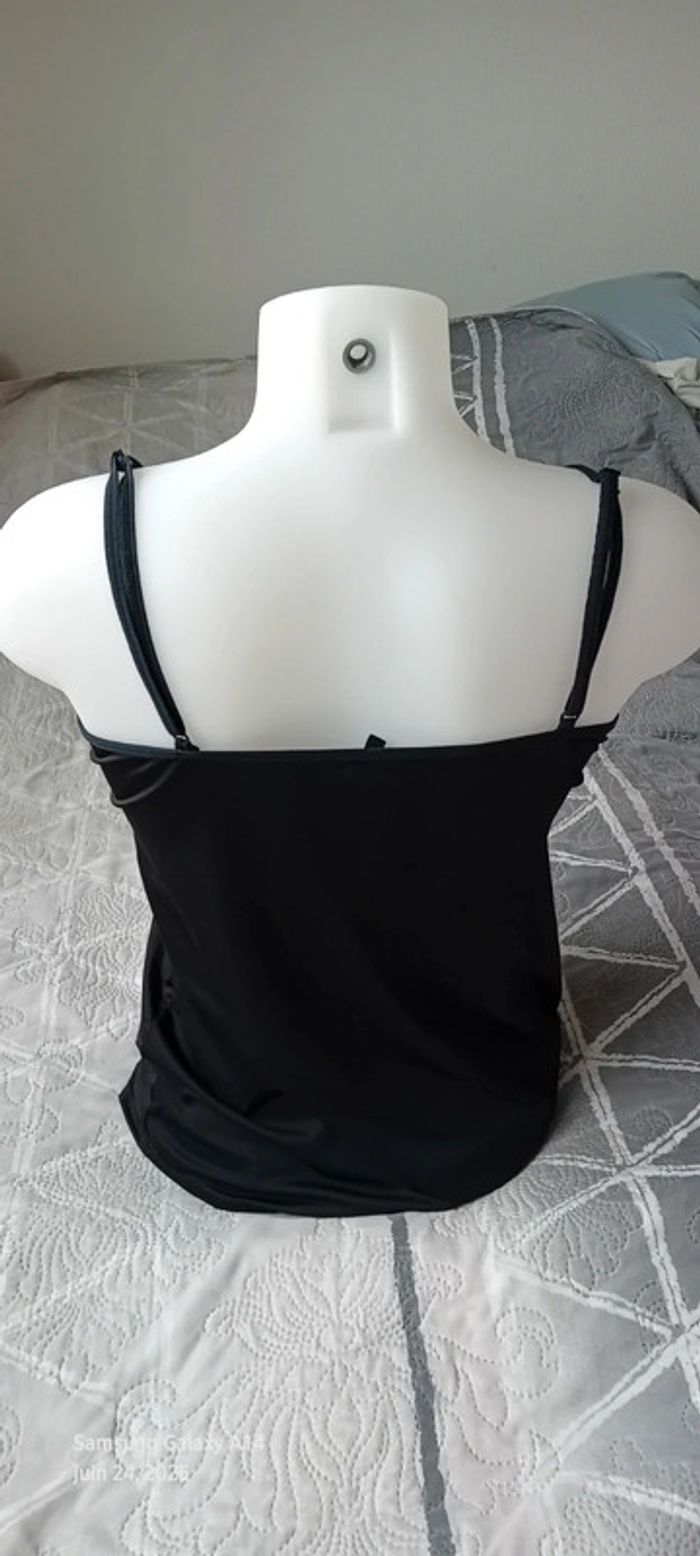 Top fines bretelles aspect satiné noir col V femme XL zeeman - photo numéro 5