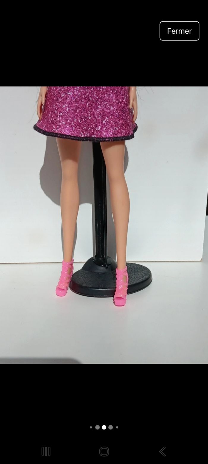 Poupée barbie mattel ensemble rose a paillettes tête 2013 corp 2015 
Poupée et ensemble compris - photo numéro 3