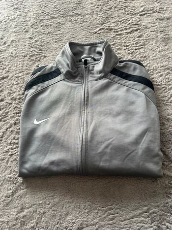 Veste zip grise Nike taille 13-15ans