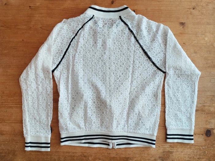 🤍 Veste Blanche Légère en Dentelle à Rayures Noires – Taille L/40 – Très Bon État - photo numéro 5