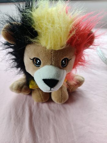Peluche lion Delhaize Team Belgian noir jaune rouge 20 cm