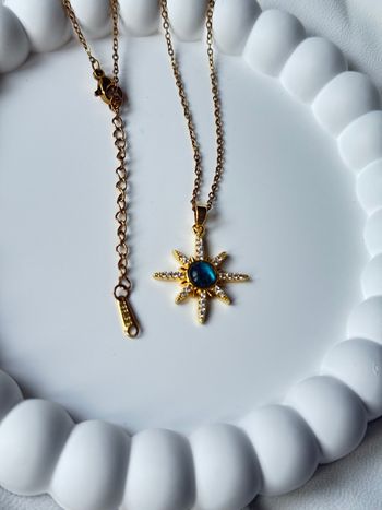 Collier Solaire en Acier Inoxydable Or – Pendentif Étoile & Pierre Bleue 