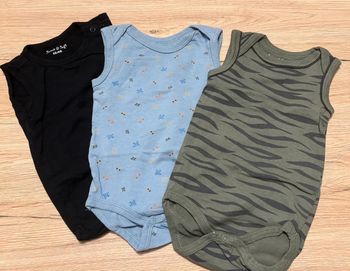Lot 3 bodies sans manches