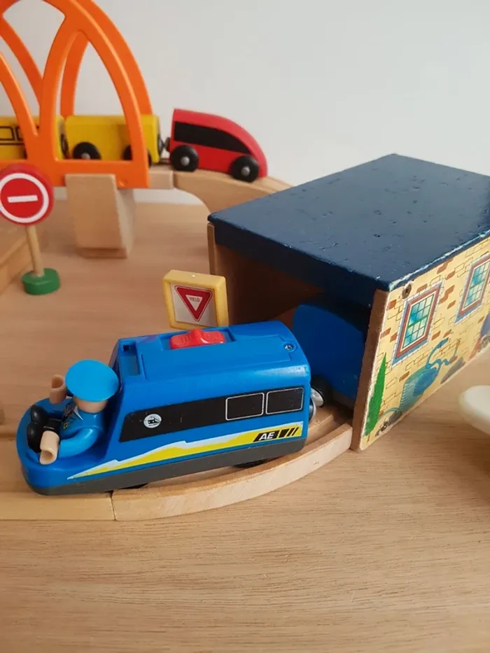 Train en bois Brio, pont orange ikea et rails - photo numéro 3