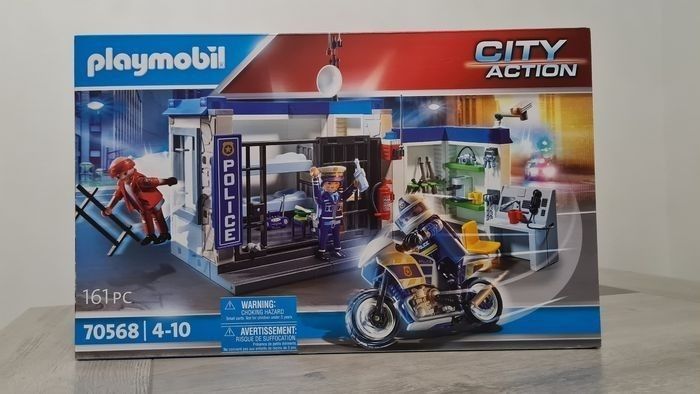 Playmobil  70568 - Poste de police et Cambrioleur.