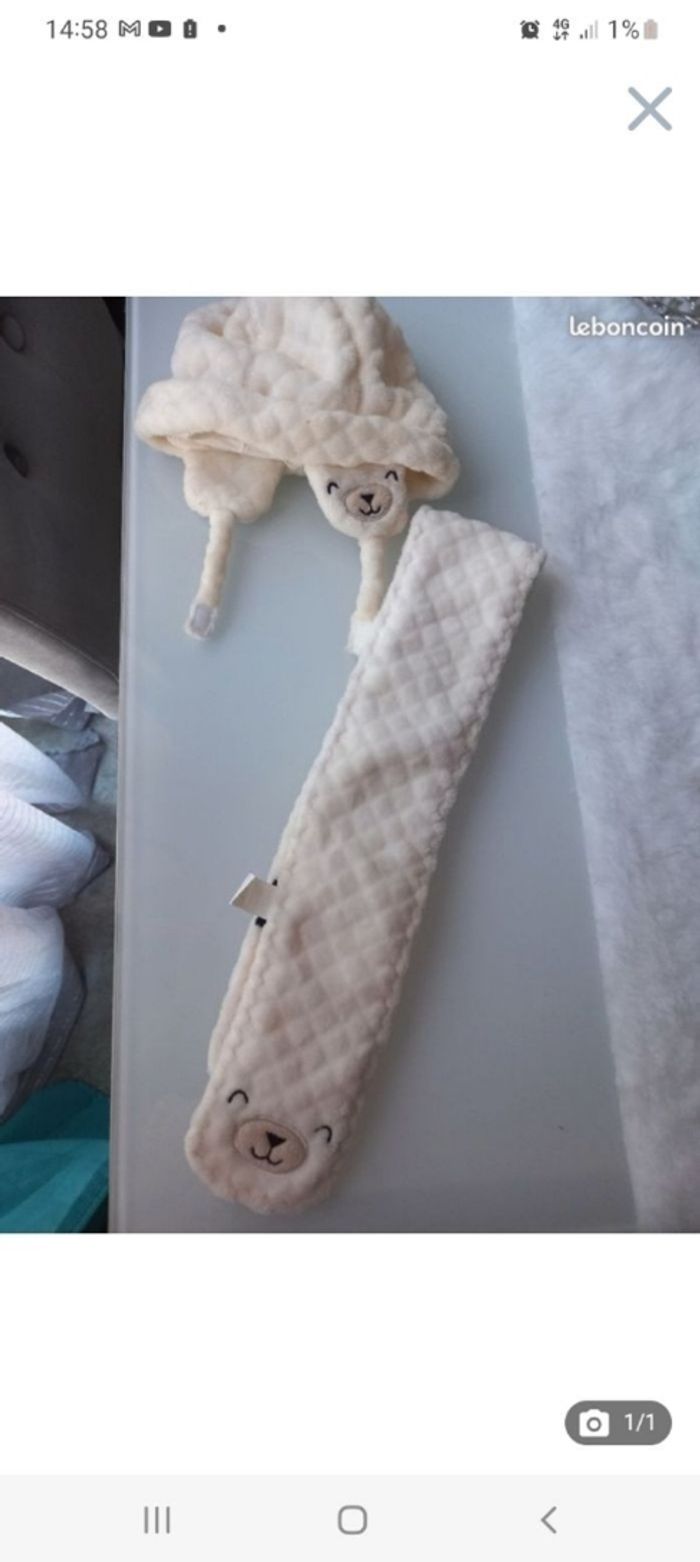 Bonnet et echarpe bebe