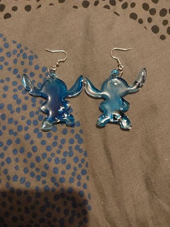 Boucle d'oreille stitch