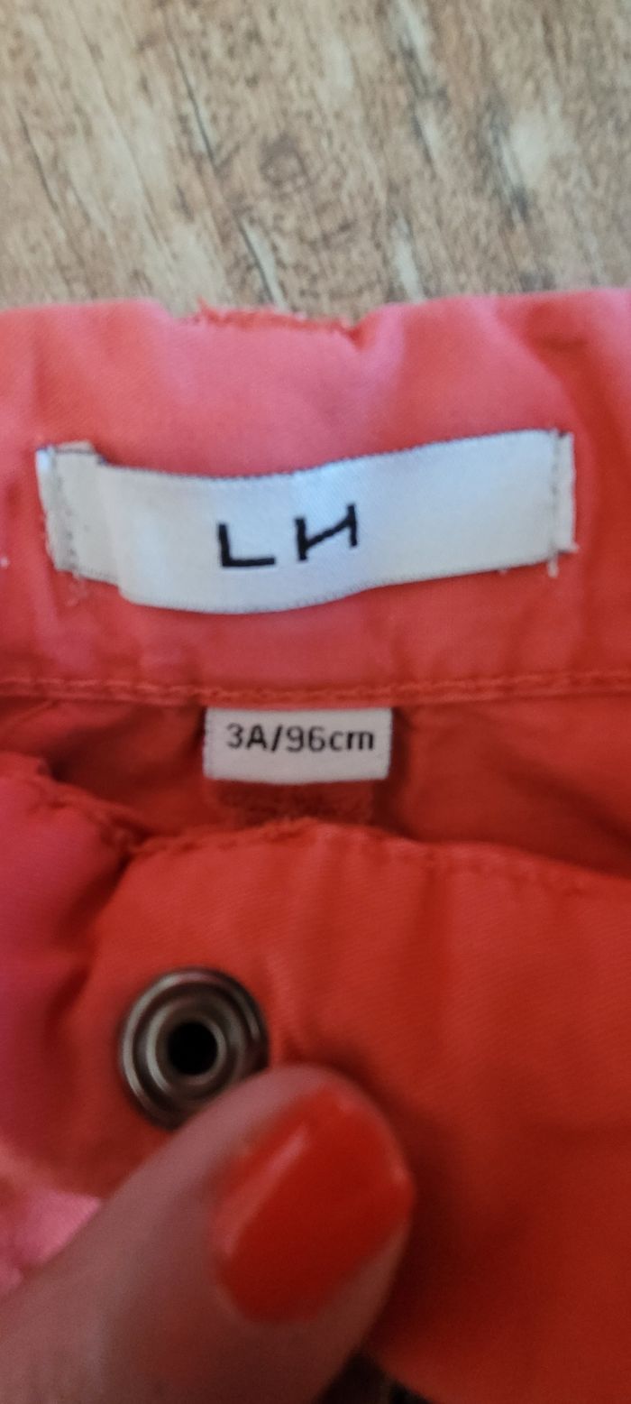 Short rouge 3 ans - photo numéro 3