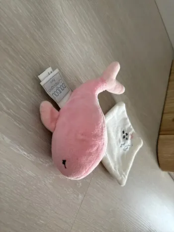 Doudou baleine rose