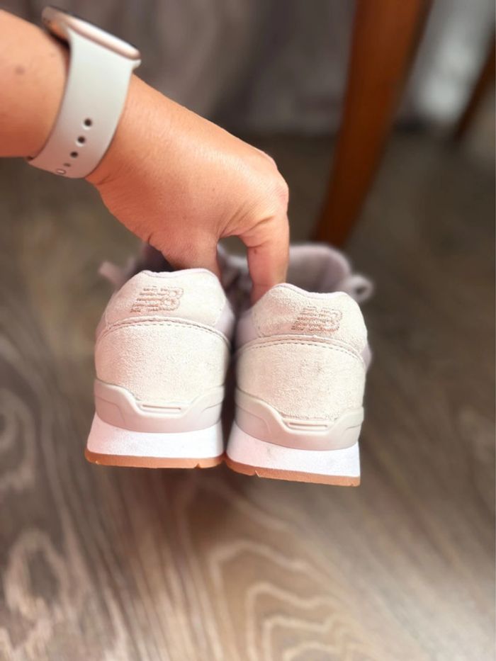 Baskets New Balance 996 - gris/lila - cuir/tissu - pointure 37 - en très bon état - photo numéro 3