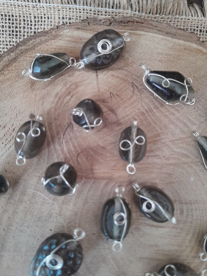 Lot de 34 perles noires transparente en verre et fils de fer. - photo numéro 3