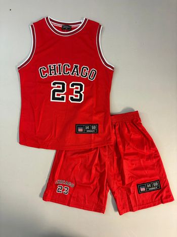 Ensemble sport de basket pour enfant. 10 ans