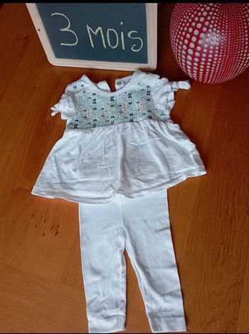 Ensemble Tape à l oeil taille 3 mois en très bon état