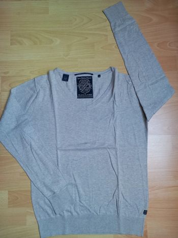 Pull gris col V en excellent état Taille M