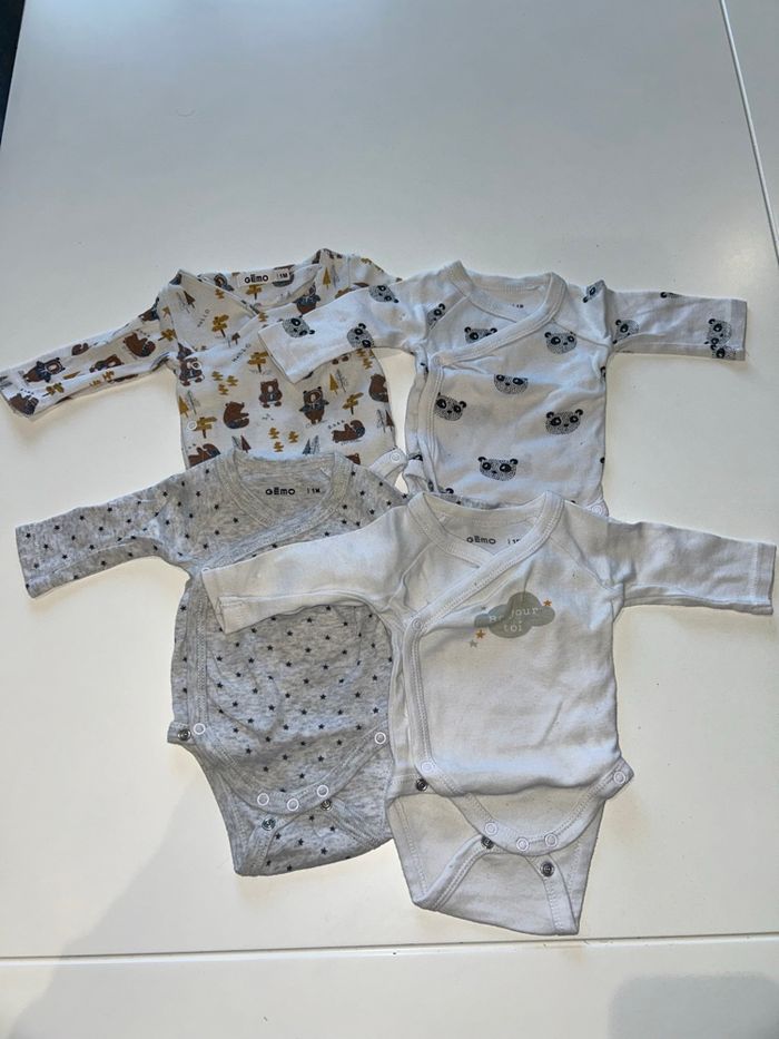 Lot de body 1 mois