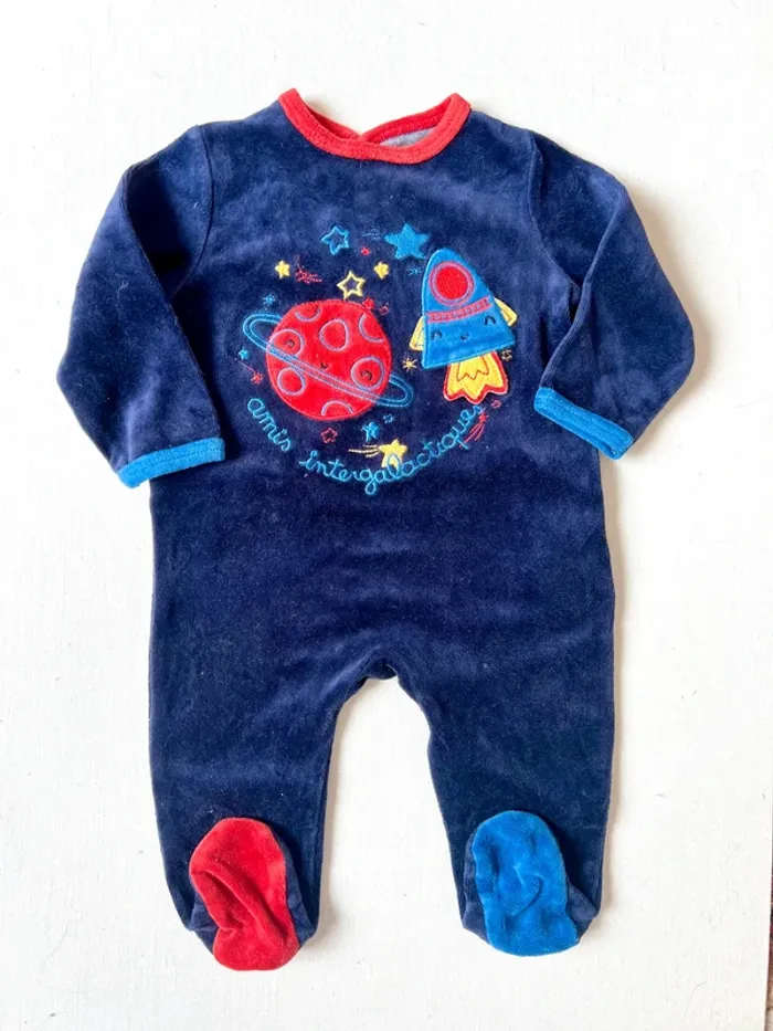 Pyjama DPAM 6 mois – thème espace – velours bleu marine – parfait état