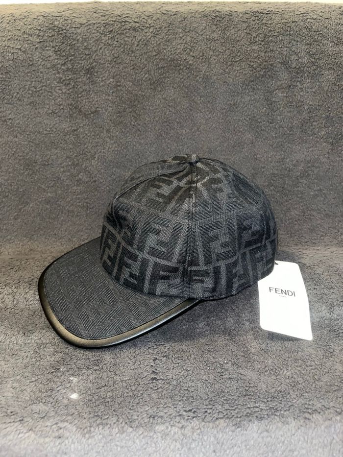 Casquettes noir de marque - photo numéro 2