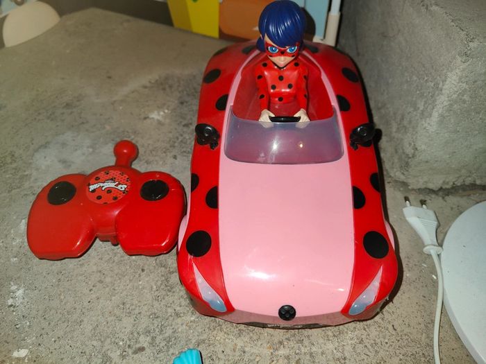 Voiture télécommandée