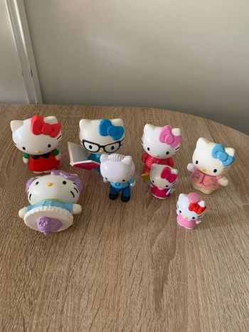 8 figurines Hello kitty 