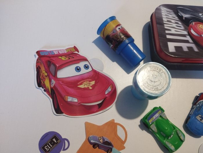 Peti boite cars avec stickers et accessoires - photo numéro 7