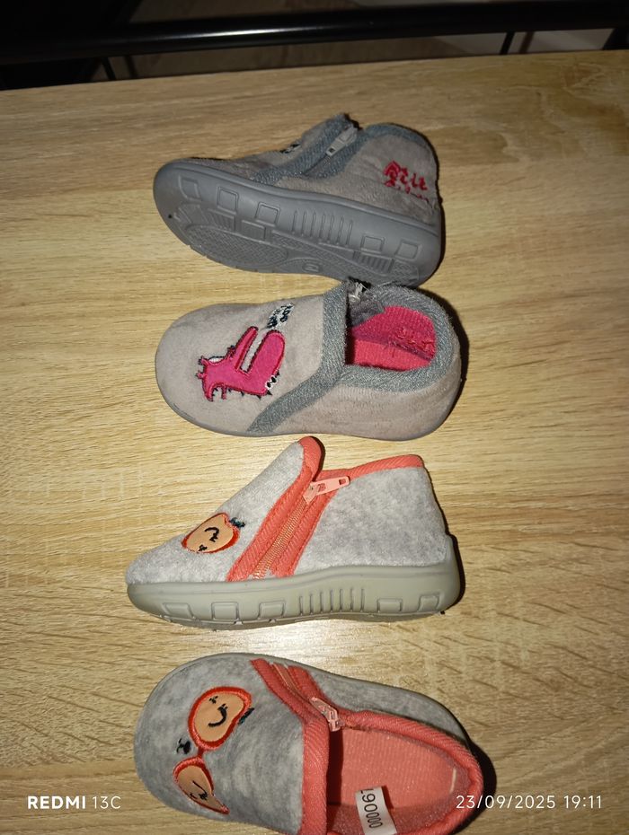 2 paires de chaussons bébé fille