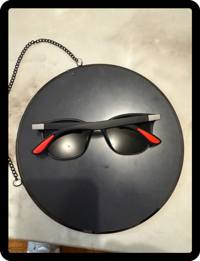 Lunette de soleil noire rouge - photo numéro 2