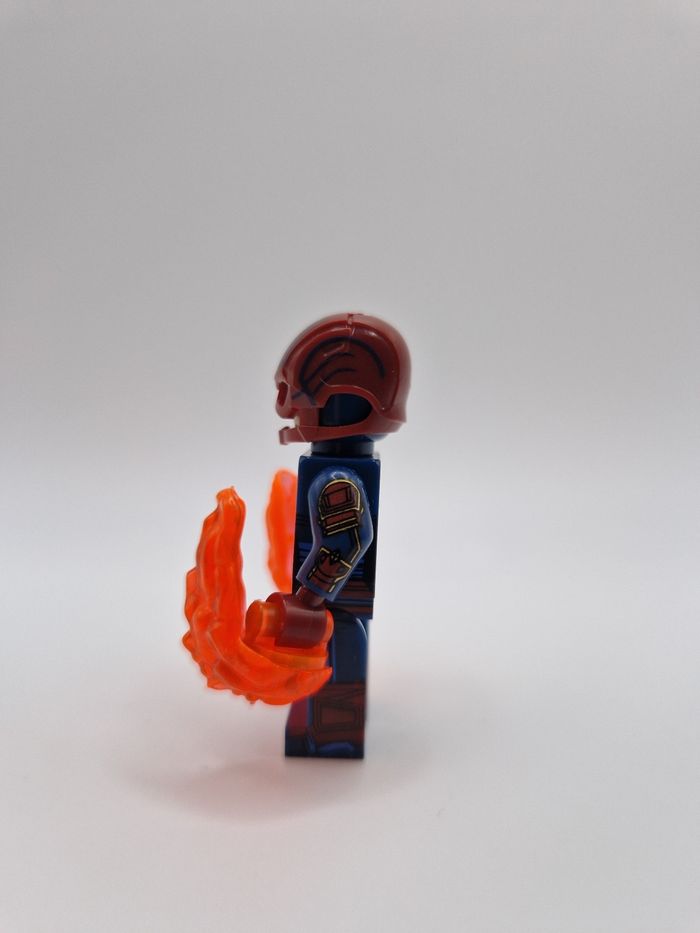 Figurine type lego Captain Marvel - photo numéro 2
