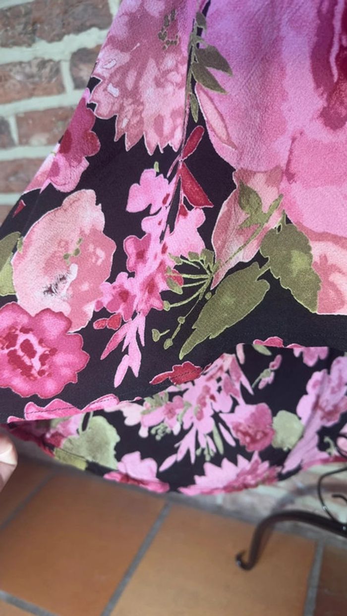 Robe noire à fleurs roses asymétrique - photo numéro 6