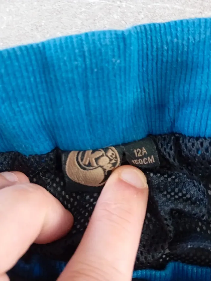 Pantacourt Noir et Blue Bikool Sport taille 12 ans. - photo numéro 4
