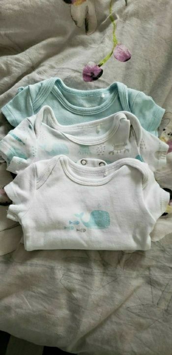 3 bodies manches courtes 1 mois