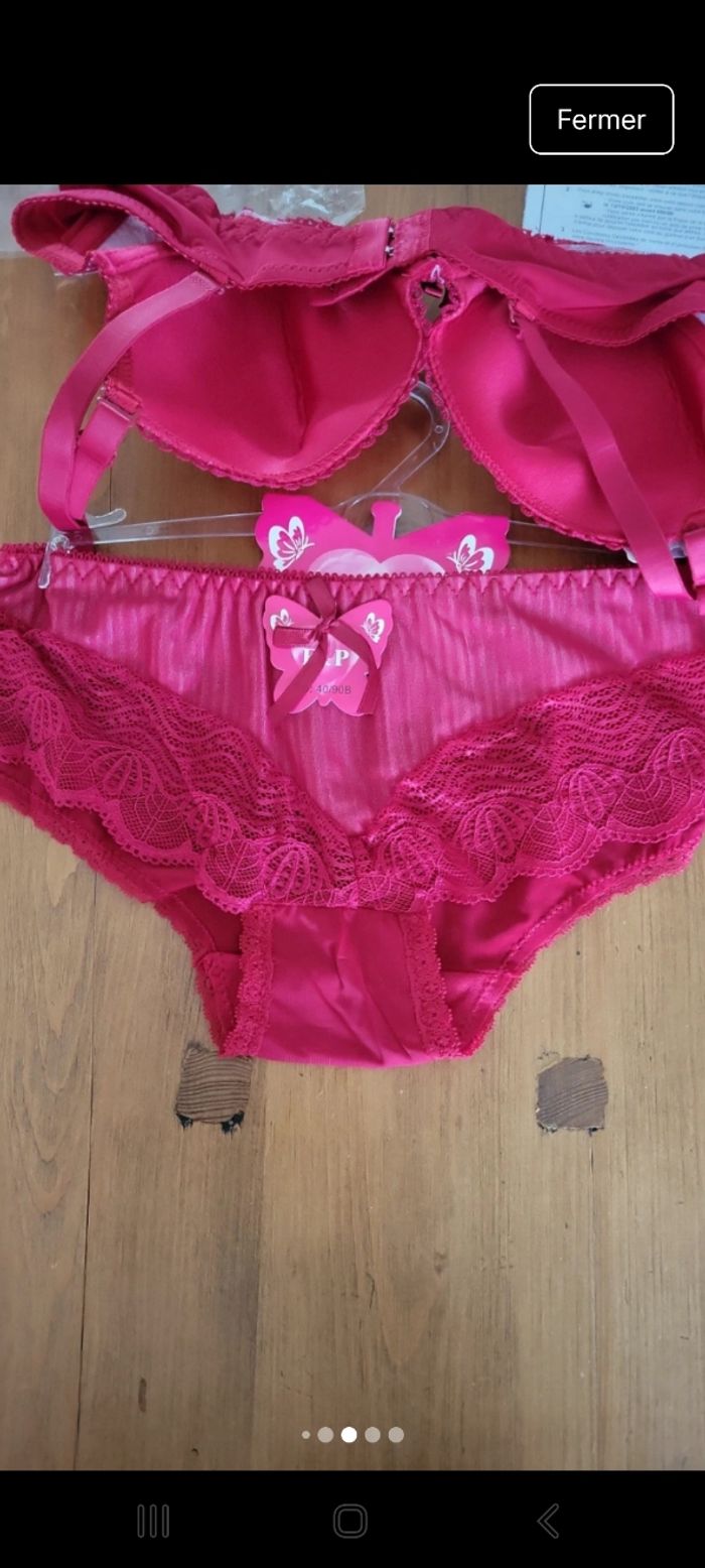 Ensemble soutien gorge rouge framboise - photo numéro 5