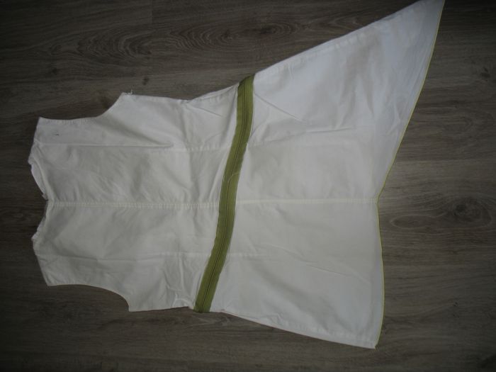 TUNIQUE SM BLANCHE AVEC MOTIFS VERT "CACHE CACHE" - TAILLE 42 - n°01 - photo numéro 2